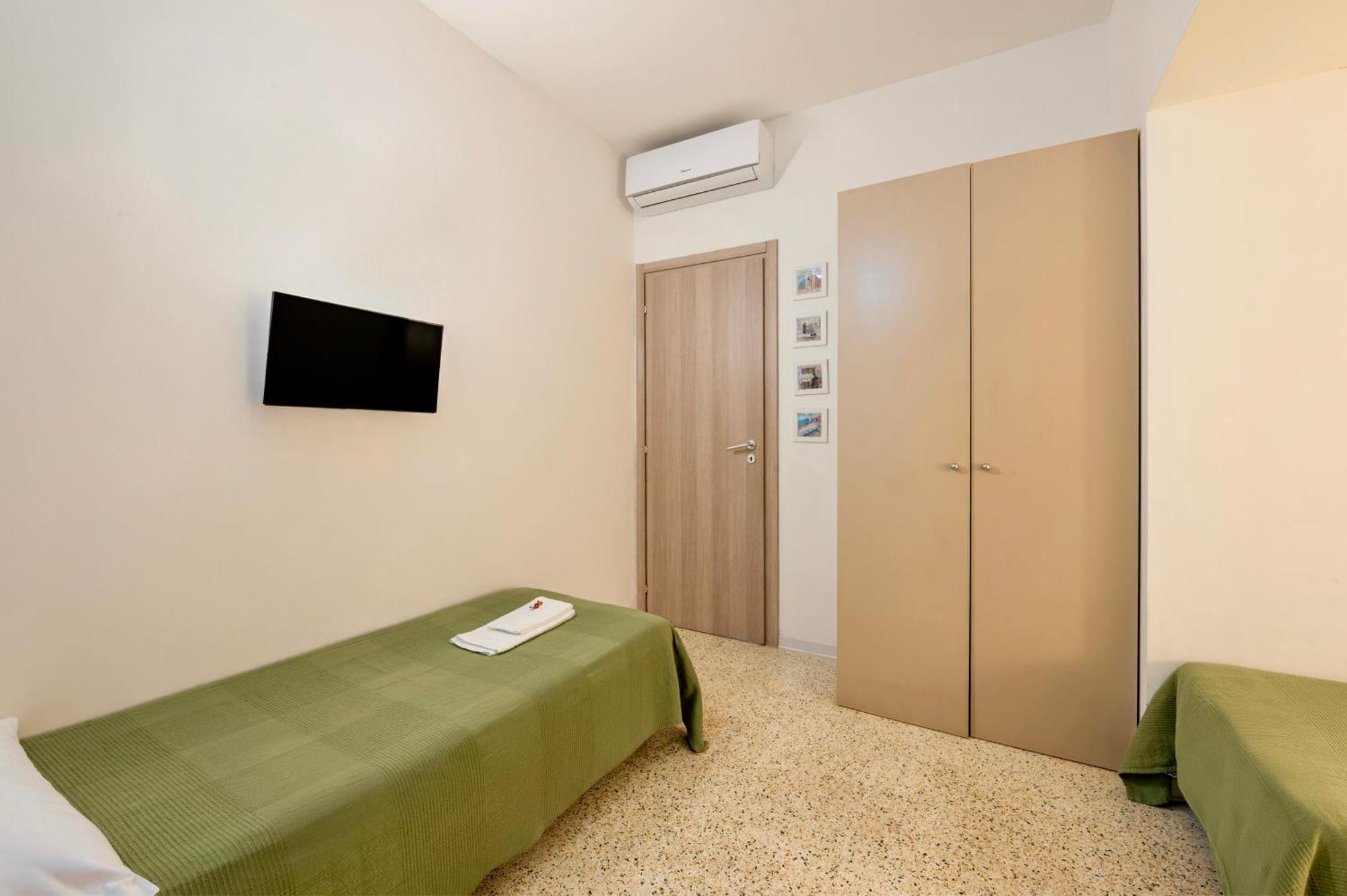 Navigli Apartments Милано Стая снимка